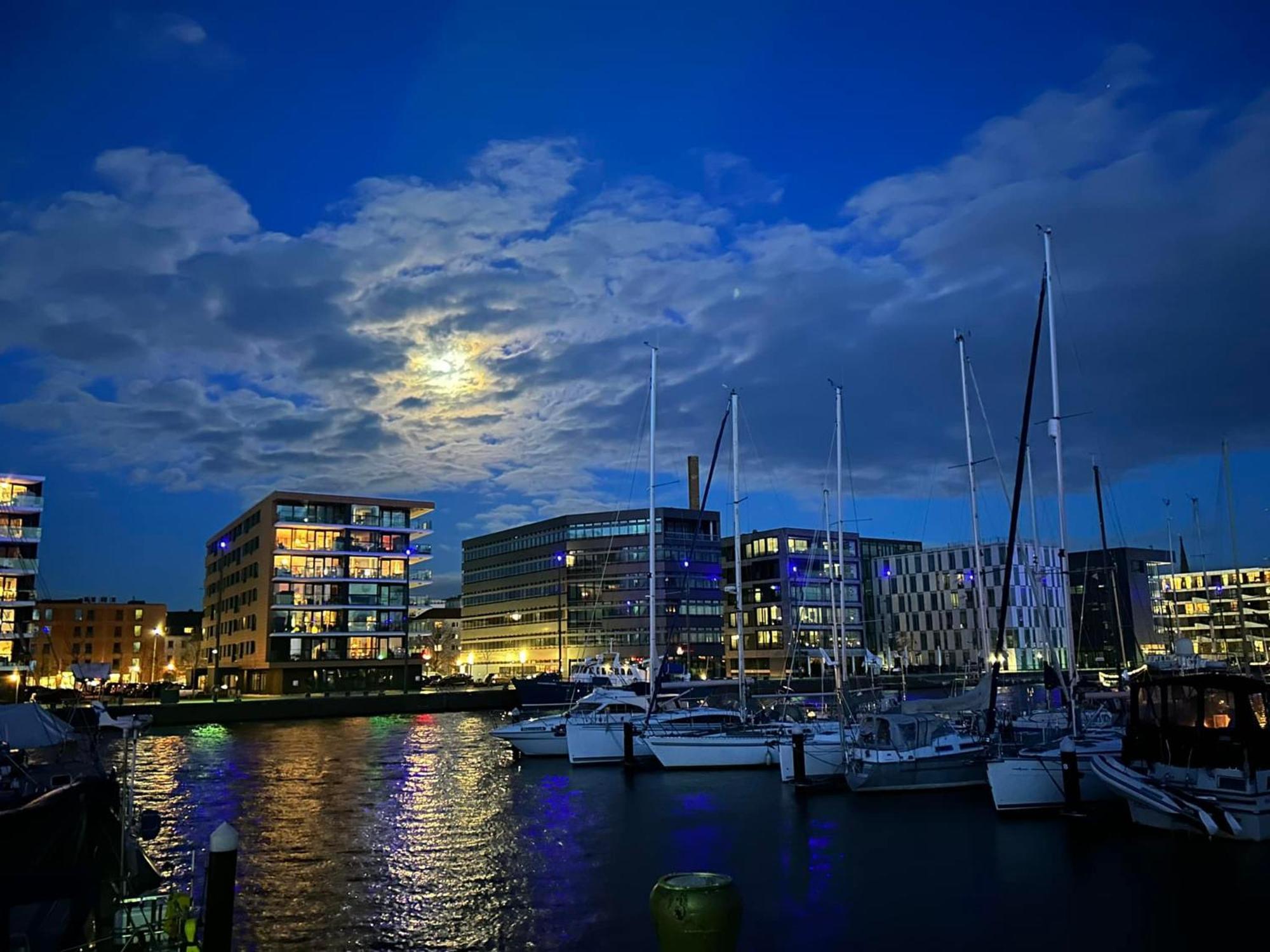 Gemuetl Wohnung Mit Blick Auf Den Hafen ブレーマーハーフェン エクステリア 写真